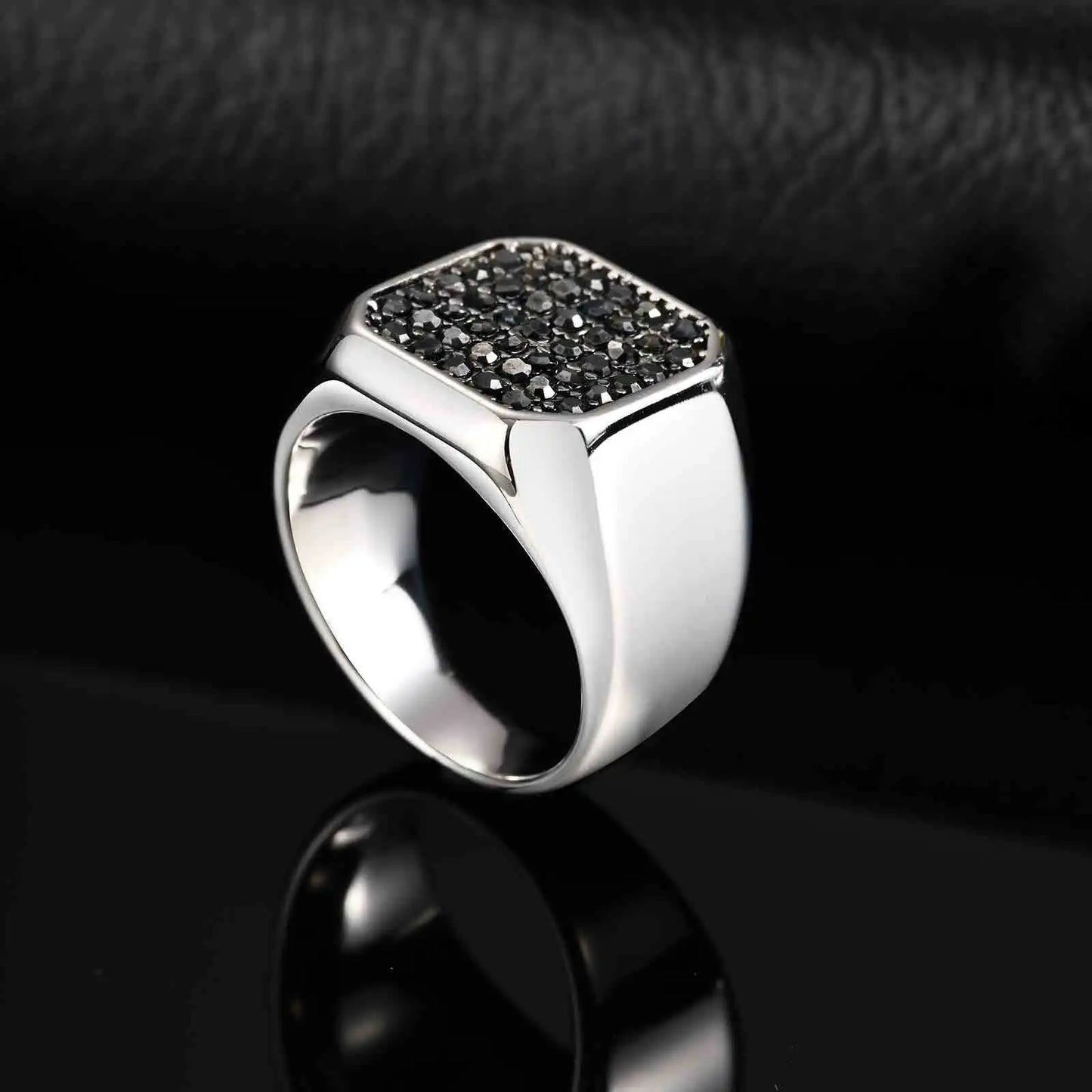 Anillo con efecto gravado