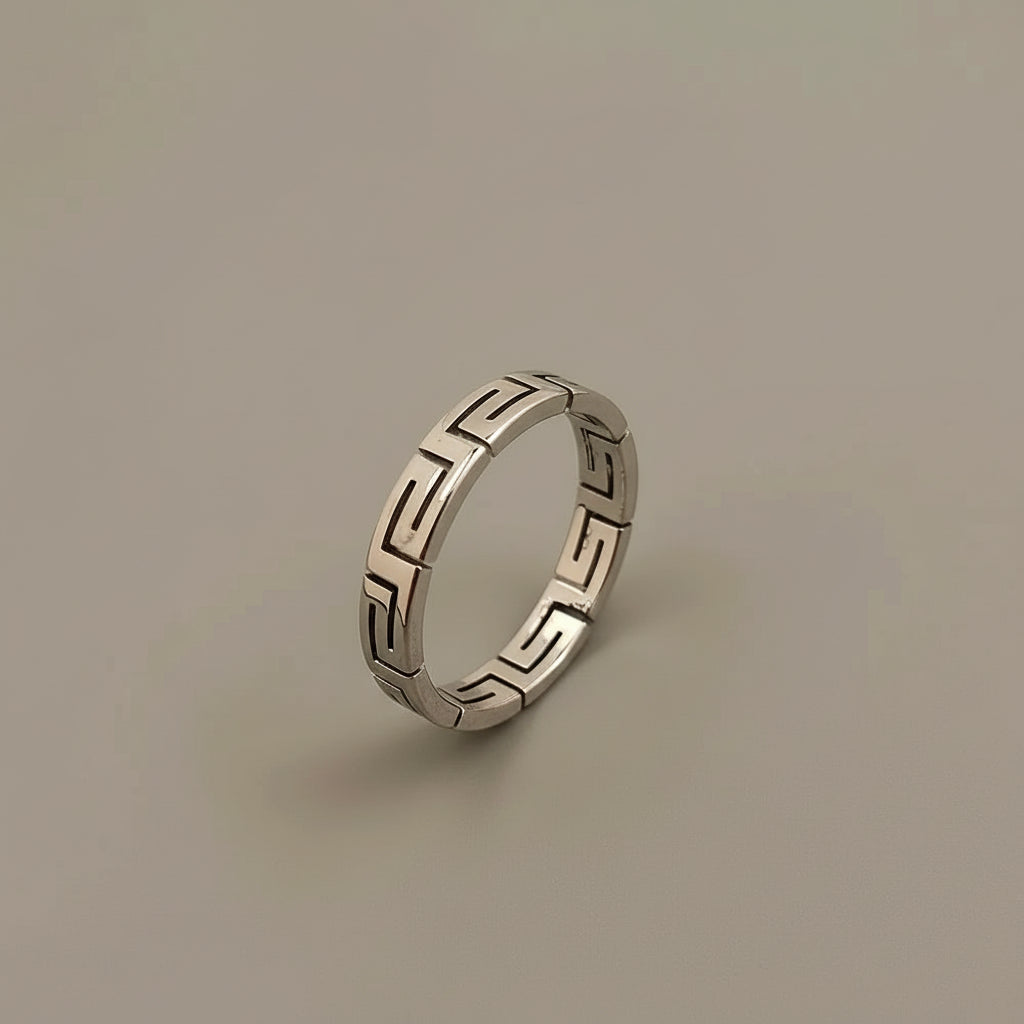 Anillo con patrones griegos